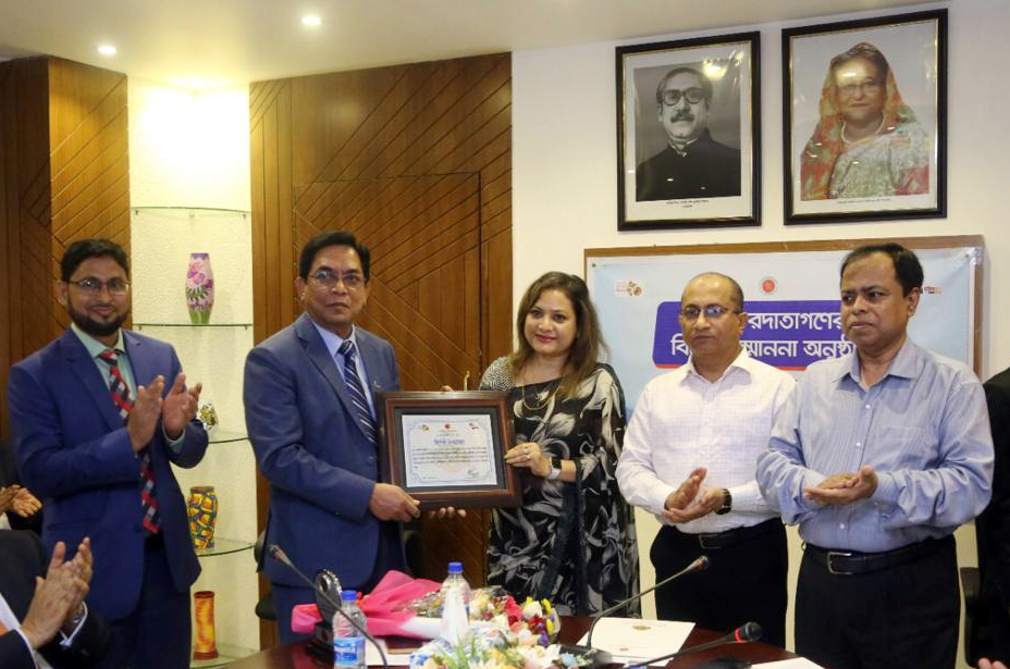 First Security Islami Bank Ltd. received award as one of the highest taxpayers in banking sector